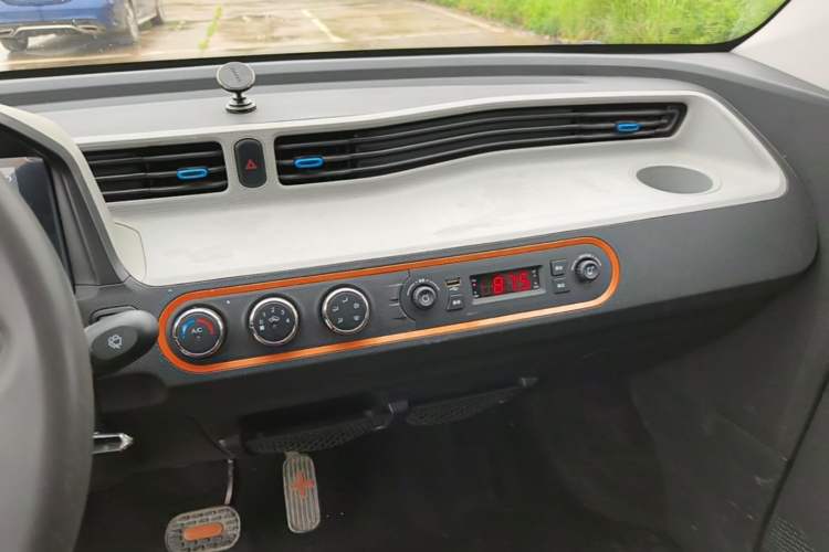 Used Wuling Hongguang MINIEV 2020 Freedom Version Lithium Iron Phosphate Audio And AC Panel