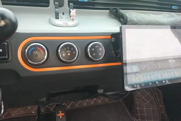 Used Wuling Hongguang MINIEV 2020 Enjoyment Model Lithium Iron Phosphate Audio And AC Panel