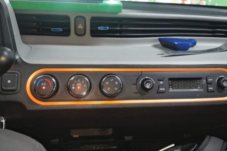 Used Wuling Hongguang MINIEV 2020 Enjoyment Model Lithium Iron Phosphate Audio And AC Panel
