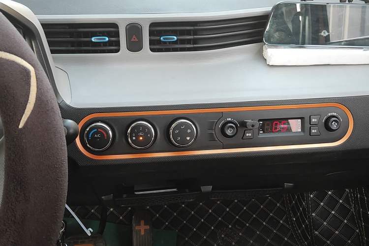 Used Wuling Hongguang MINIEV 2020 Enjoyment Model Lithium Iron Phosphate Audio And AC Panel