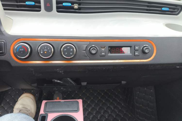 Used Wuling Hongguang MINIEV 2020 Enjoyment Model Lithium Iron Phosphate Audio And AC Panel