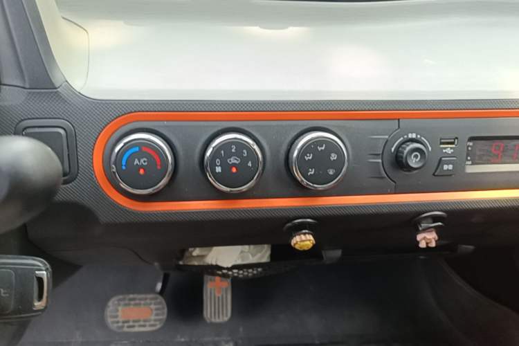 Used Wuling Hongguang MINIEV 2020 Freedom Version Lithium Iron Phosphate Audio And AC Panel