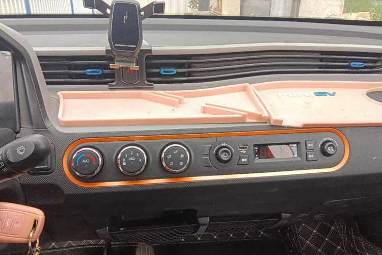 Used Wuling Hongguang MINIEV 2020 Zizai Version Lithium-NMC Audio And AC Panel