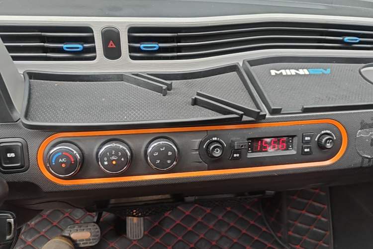 Used Wuling Hongguang MINIEV 2020 Enjoyment Model Lithium Iron Phosphate Audio And AC Panel