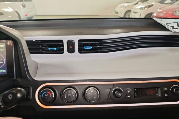 Used Wuling Hongguang MINIEV 2020 Freedom Version Lithium Iron Phosphate Audio And AC Panel