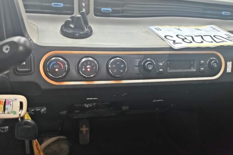 Used Wuling Hongguang MINIEV 2020 Freedom Version Lithium Iron Phosphate Audio And AC Panel