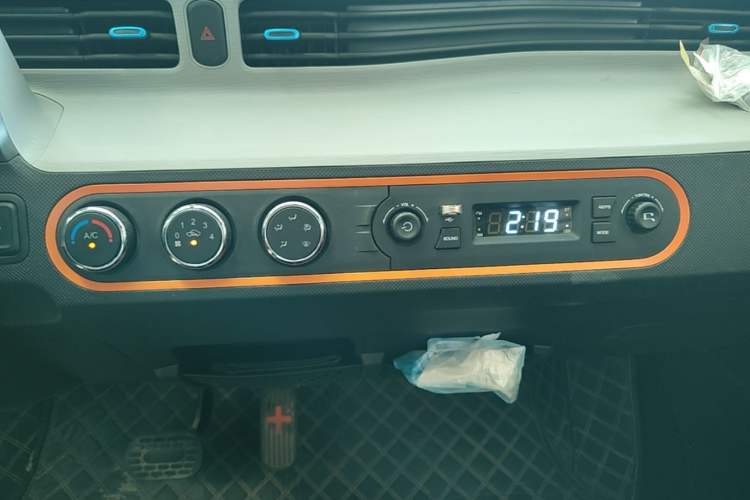 Used Wuling Hongguang MINIEV 2020 Zizai Version Lithium-NMC Audio And AC Panel