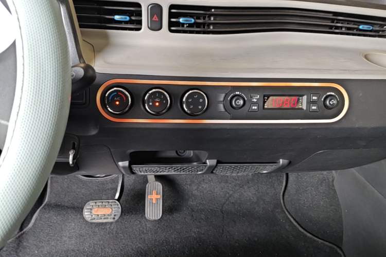 Used Wuling Hongguang MINIEV 2020 Freedom Version Lithium Iron Phosphate Audio And AC Panel