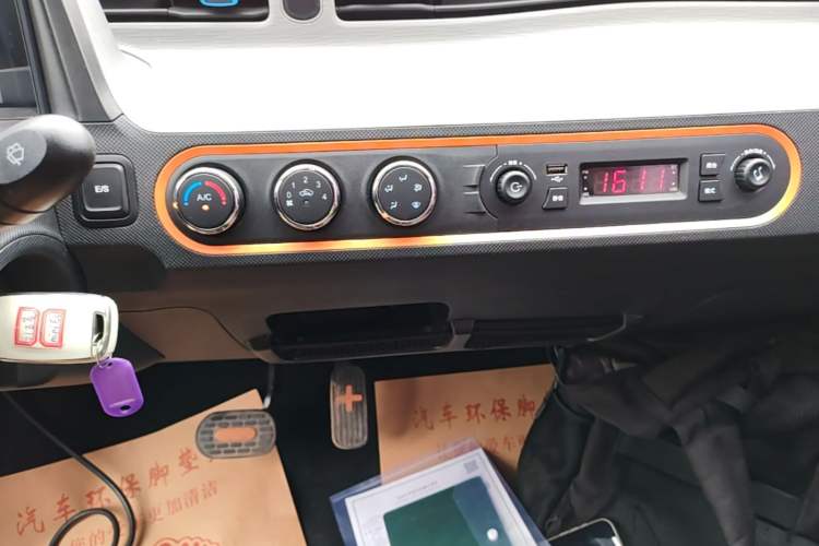 Used Wuling Hongguang MINIEV 2020 Freedom Version Lithium Iron Phosphate Audio And AC Panel
