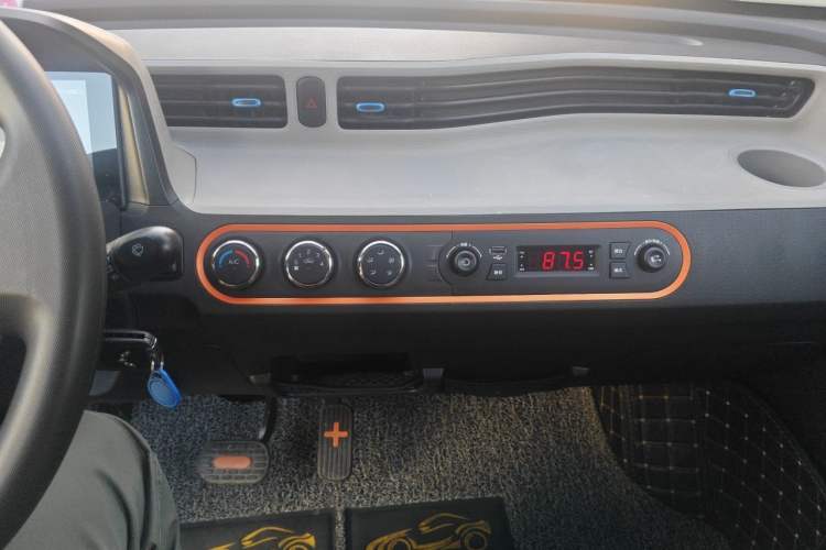 Used Wuling Hongguang MINIEV 2020 Freedom Version Lithium Iron Phosphate Audio And AC Panel