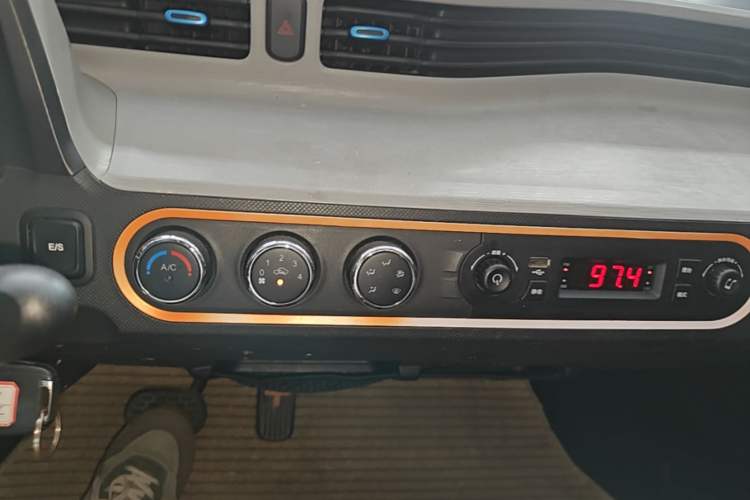 Used Wuling Hongguang MINIEV 2020 Enjoy Edition Lithium-Ion Battery Audio And AC Panel