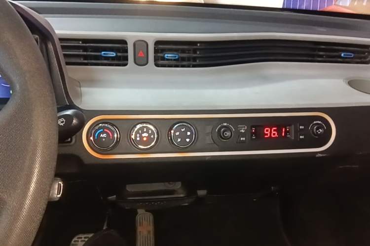 Used Wuling Hongguang MINIEV 2020 Enjoyment Model Lithium Iron Phosphate Audio And AC Panel