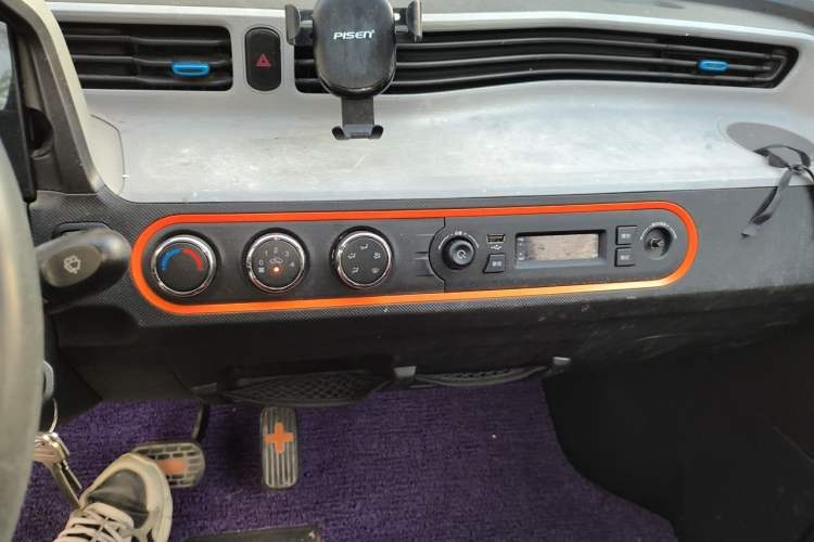 Used Wuling Hongguang MINIEV 2020 Easy Version Lithium-Ion Battery Audio And AC Panel