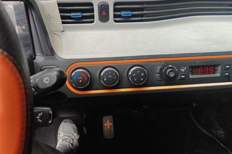Used Wuling Hongguang MINIEV 2020 Freedom Version Lithium Iron Phosphate Audio And AC Panel