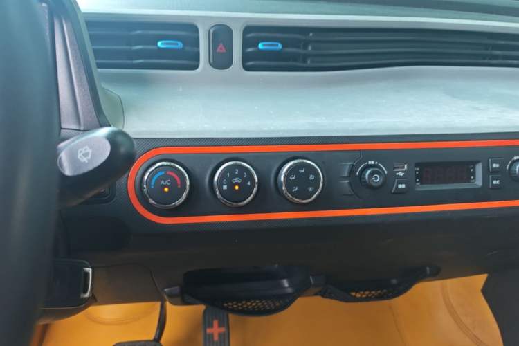 Used Wuling Hongguang MINIEV 2020 Enjoyment Model Lithium Iron Phosphate Audio And AC Panel