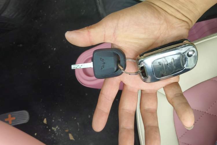 Used Wuling Hongguang MINIEV 2020 Enjoyment Model Lithium Iron Phosphate Vehicle Key