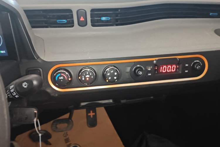Used Wuling Hongguang MINIEV 2020 Easy Version Lithium-Ion Battery Audio And AC Panel