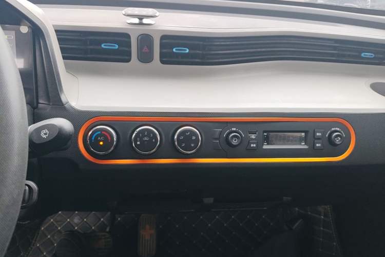 Used Wuling Hongguang MINIEV 2020 Enjoyment Model Lithium Iron Phosphate Audio And AC Panel