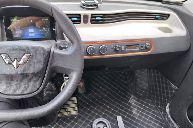 Used Wuling Hongguang MINIEV 2020 Zizai Version Lithium-NMC Audio And AC Panel