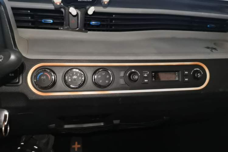 Used Wuling Hongguang MINIEV 2020 Enjoyment Model Lithium Iron Phosphate Audio And AC Panel