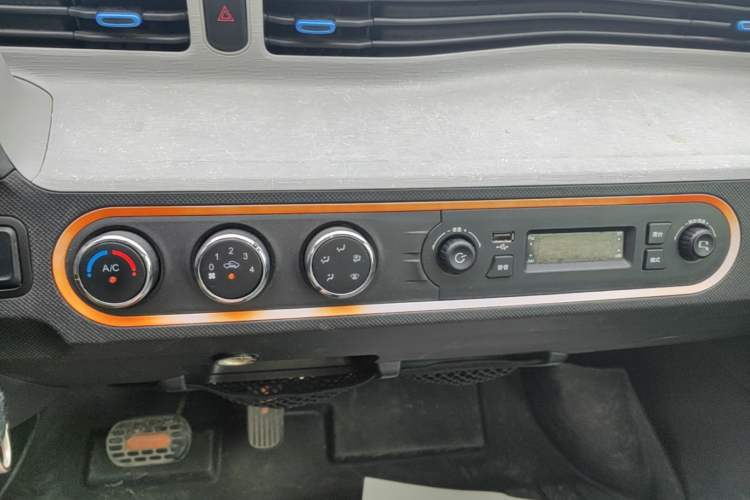 Used Wuling Hongguang MINIEV 2020 Freedom Version Lithium Iron Phosphate Audio And AC Panel