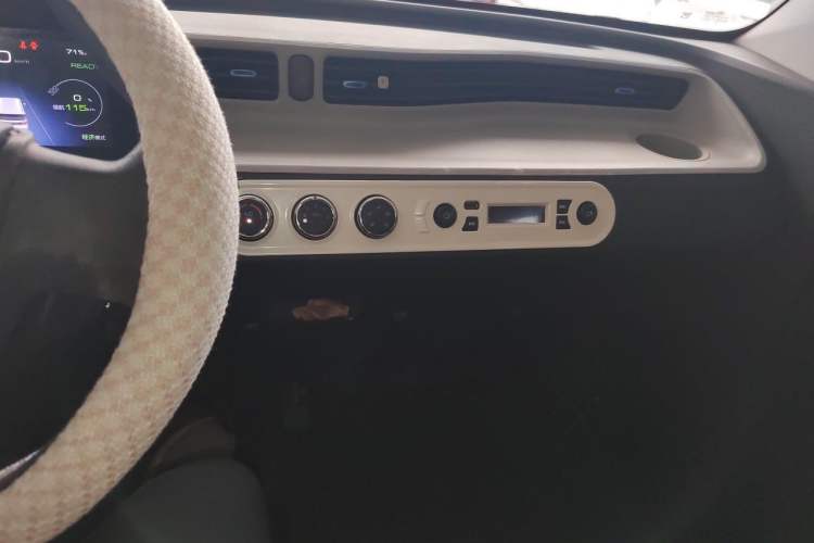 Used Wuling Hongguang MINIEV 2020 Enjoyment Model Lithium Iron Phosphate Audio And AC Panel