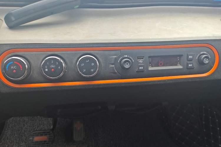 Used Wuling Hongguang MINIEV 2020 Zizai Version Lithium-NMC Audio And AC Panel