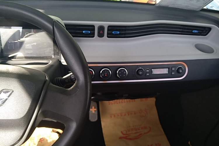 Used Wuling Hongguang MINIEV 2020 Enjoyment Model Lithium Iron Phosphate Audio And AC Panel