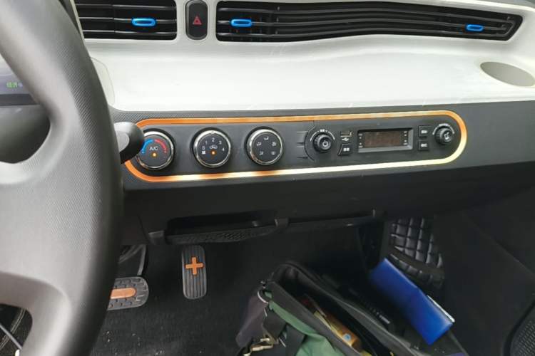 Used Wuling Hongguang MINIEV 2020 Enjoyment Model Lithium Iron Phosphate Audio And AC Panel