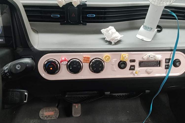 Used Wuling Hongguang MINIEV 2020 Freedom Version Lithium Iron Phosphate Audio And AC Panel