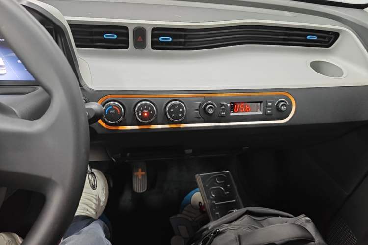 Used Wuling Hongguang MINIEV 2020 Freedom Version Lithium Iron Phosphate Audio And AC Panel