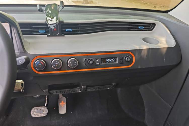 Used Wuling Hongguang MINIEV 2020 Enjoy Edition Lithium-Ion Battery Audio And AC Panel