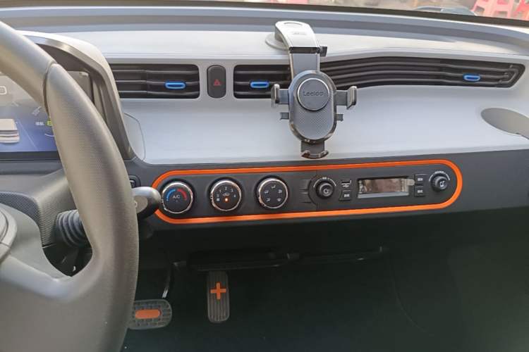 Used Wuling Hongguang MINIEV 2020 Enjoyment Model Lithium Iron Phosphate Audio And AC Panel