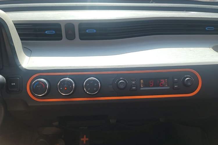 Used Wuling Hongguang MINIEV 2020 Freedom Version Lithium Iron Phosphate Audio And AC Panel