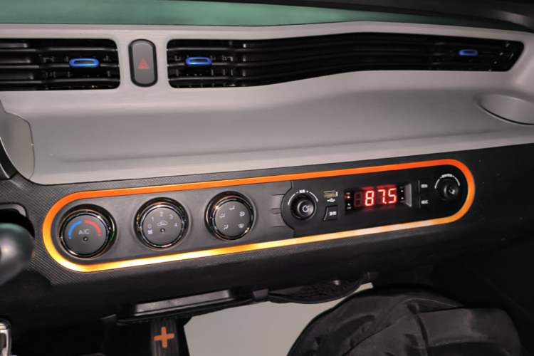 Used Wuling Hongguang MINIEV 2020 Enjoyment Model Lithium Iron Phosphate Audio And AC Panel