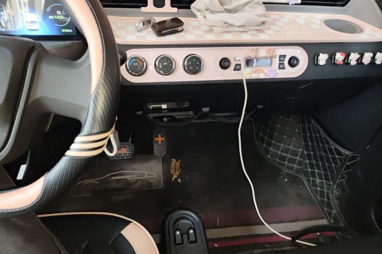 Used Wuling Hongguang MINIEV 2020 Easy Version Lithium-Ion Battery Audio And AC Panel