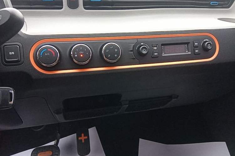 Used Wuling Hongguang MINIEV 2020 Freedom Version Lithium Iron Phosphate Audio And AC Panel
