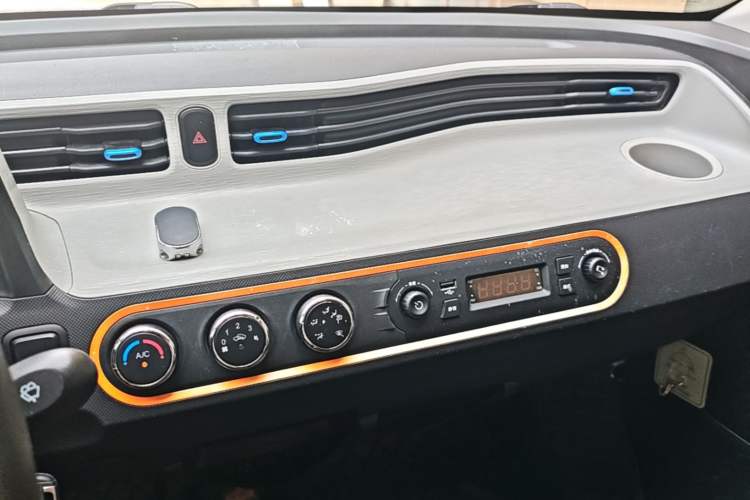Used Wuling Hongguang MINIEV 2020 Freedom Version Lithium Iron Phosphate Audio And AC Panel