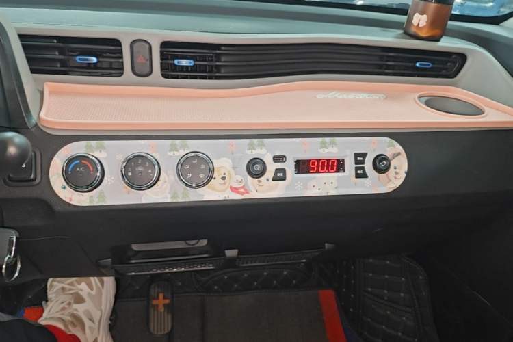 Used Wuling Hongguang MINIEV 2020 Freedom Version Lithium Iron Phosphate Audio And AC Panel