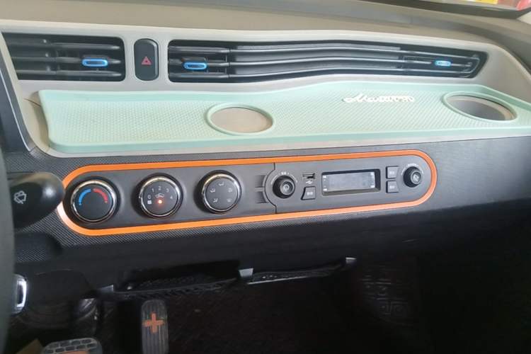 Used Wuling Hongguang MINIEV 2020 Easy Version Lithium-Ion Battery Audio And AC Panel