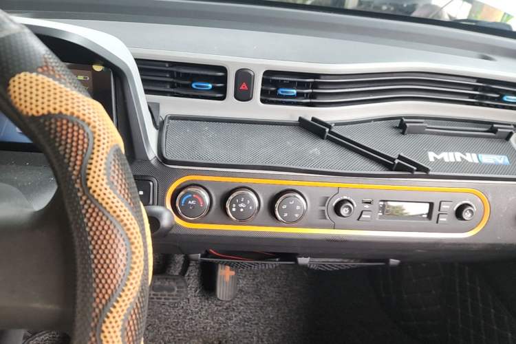 Used Wuling Hongguang MINIEV 2020 Enjoy Edition Lithium-Ion Battery Audio And AC Panel