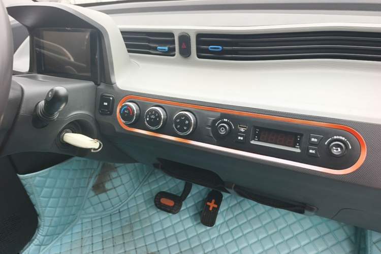 Used Wuling Hongguang MINIEV 2020 Freedom Version Lithium Iron Phosphate Audio And AC Panel