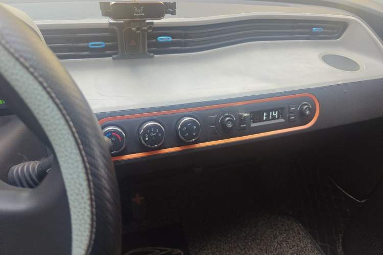 Used Wuling Hongguang MINIEV 2020 Enjoyment Model Lithium Iron Phosphate Audio And AC Panel