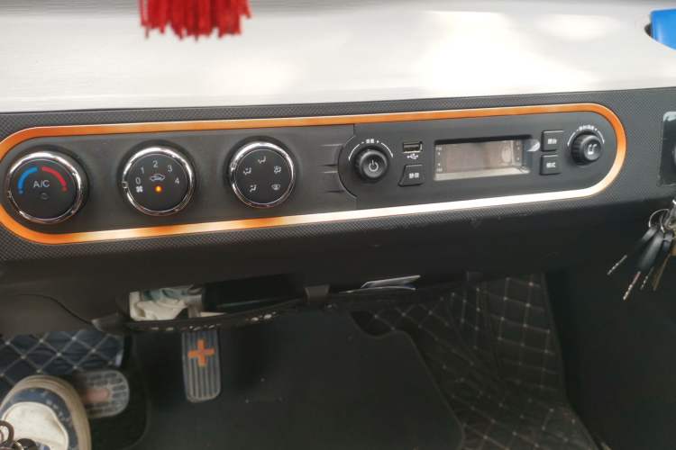 Used Wuling Hongguang MINIEV 2020 Enjoyment Model Lithium Iron Phosphate Audio And AC Panel