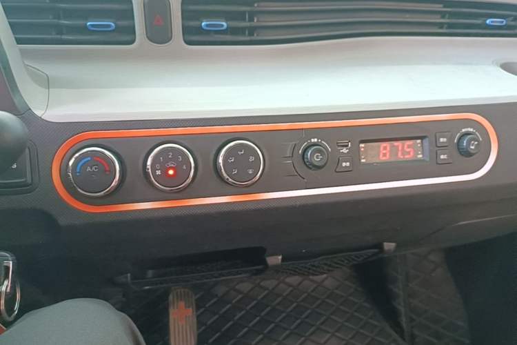 Used Wuling Hongguang MINIEV 2020 Freedom Version Lithium Iron Phosphate Audio And AC Panel