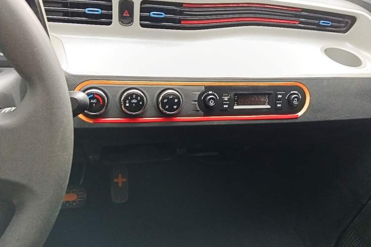 Used Wuling Hongguang MINIEV 2020 Zizai Version Lithium-NMC Audio And AC Panel