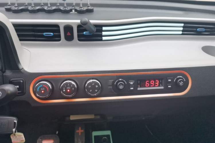 Used Wuling Hongguang MINIEV 2020 Enjoyment Model Lithium Iron Phosphate Audio And AC Panel