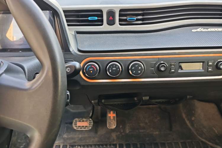 Used Wuling Hongguang MINIEV 2020 Freedom Version Lithium Iron Phosphate Audio And AC Panel