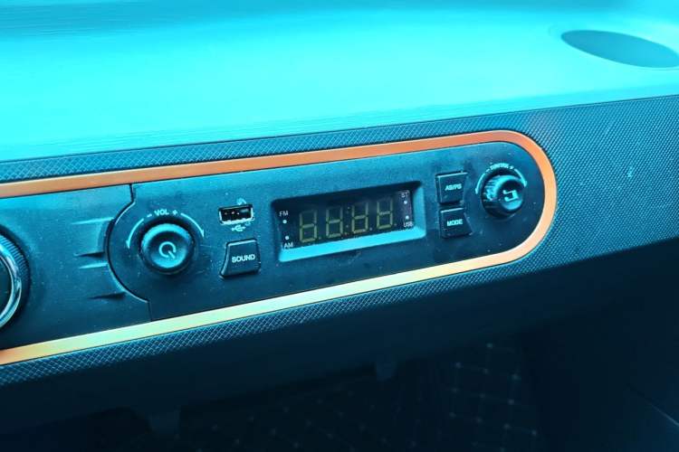 Used Wuling Hongguang MINIEV 2020 Zizai Version Lithium-NMC Audio And AC Panel