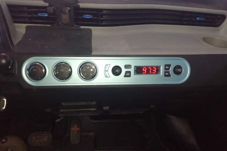 Used Wuling Hongguang MINIEV 2020 Freedom Version Lithium Iron Phosphate Audio And AC Panel